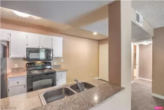 Photo #6: 2368930 Listing