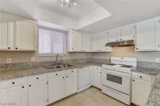 Photo #1: 2368948 Listing 