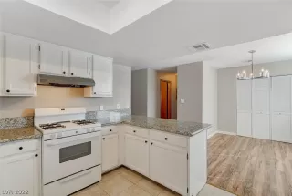 Photo #3: 2368948 Listing 