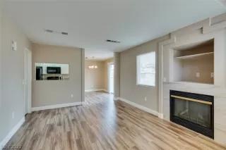 Photo #6: 2368951 Listing 