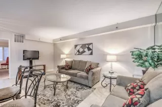 Photo #3: 2368967 Listing 
