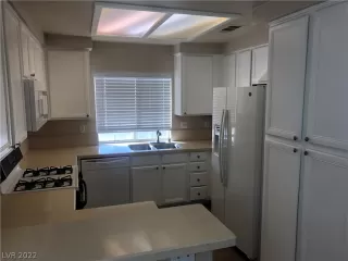 Photo #6: 2368995 Listing 