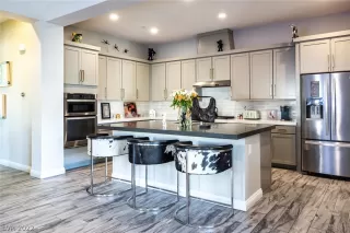 Photo #6: 2369009 Listing