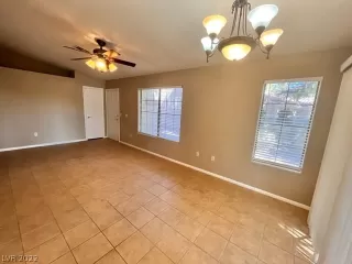 Photo #5: 2369018 Listing 