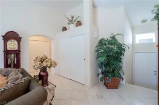 Photo #5: 2369028 Listing 