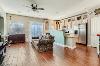 Photo #4: 2369031 Listing 