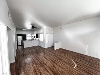 Photo #5: 2369032 Listing 