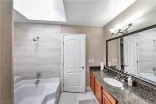 Photo #4: 2369048 Listing 