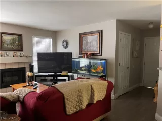 Photo #5: 2369086 Listing