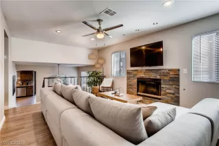 Photo #3: 2369087 Listing 