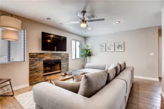 Photo #4: 2369087 Listing 