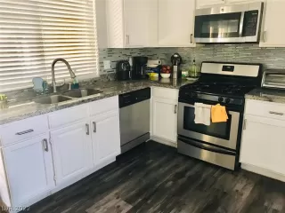 Photo #6: 2369106 Listing 