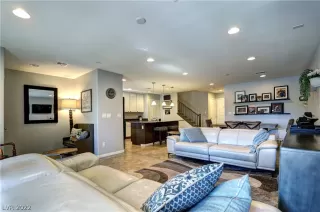 Photo #4: 2369108 Listing