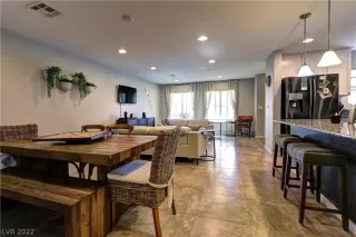 Photo #5: 2369108 Listing