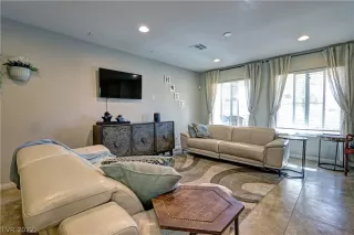 Photo #6: 2369108 Listing