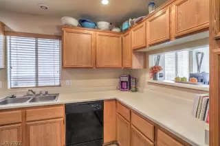 Photo #6: 2369116 Listing