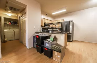 Photo #6: 2369119 Listing