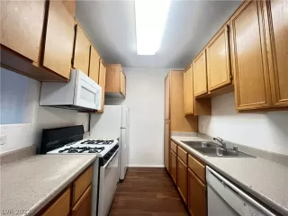 Photo #4: 2369128 Listing 