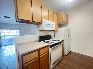 Photo #6: 2369128 Listing 