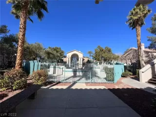 Photo #2: 2369135 Listing