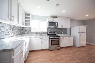 Photo #4: 2369153 Listing 