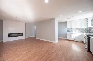 Photo #6: 2369153 Listing 