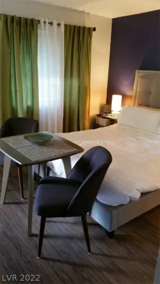 Photo #5: 2369187 Listing