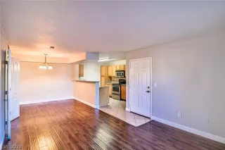 Photo #3: 2369205 Listing