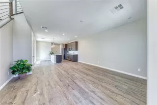 Photo #5: 2369218 Listing 