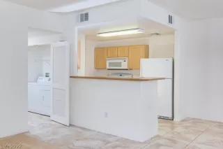 Photo #4: 2369227 Listing