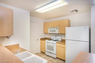 Photo #6: 2369227 Listing