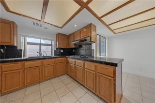 Photo #5: 2369251 Listing