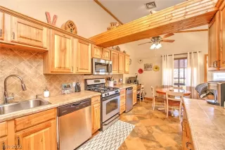 Photo #4: 2369269 Listing 