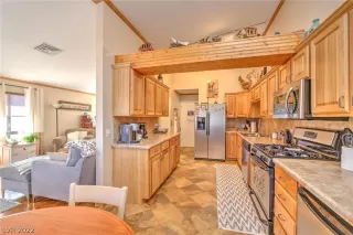 Photo #5: 2369269 Listing 