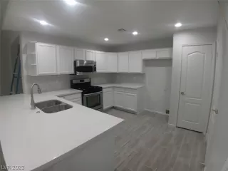 Photo #3: 2369273 Listing 