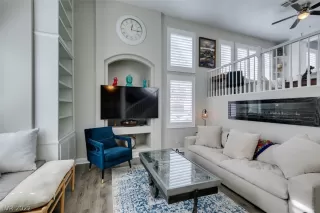 Photo #4: 2369298 Listing 