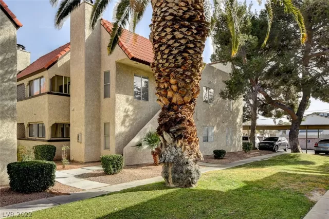 MLS: 2369313 Condo For Sale