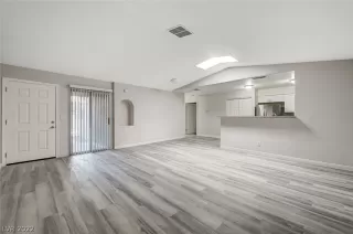 Photo #4: 2369410 Listing 