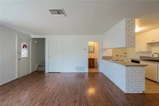 Photo #6: 2369493 Listing 