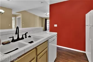 Photo #6: 2369496 Listing