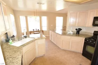 Photo #6: 2369500 Listing 