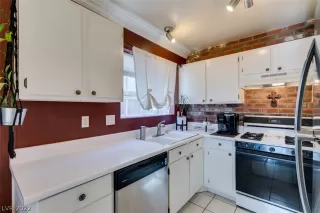 Photo #5: 2369518 Listing