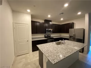 Photo #3: 2369593 Listing 