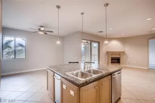 Photo #6: 2369611 Listing