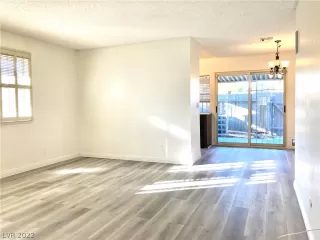 Photo #3: 2369712 Listing 