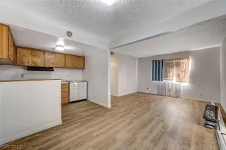 Photo #5: 2369734 Listing