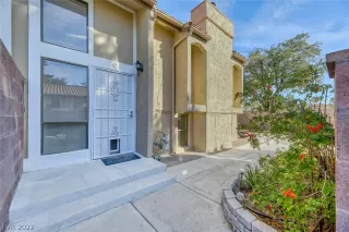 Photo #4: 2369759 Listing