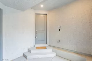 Photo #3: 2369815 Listing