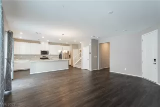 Photo #4: 2369815 Listing