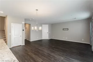 Photo #6: 2369815 Listing